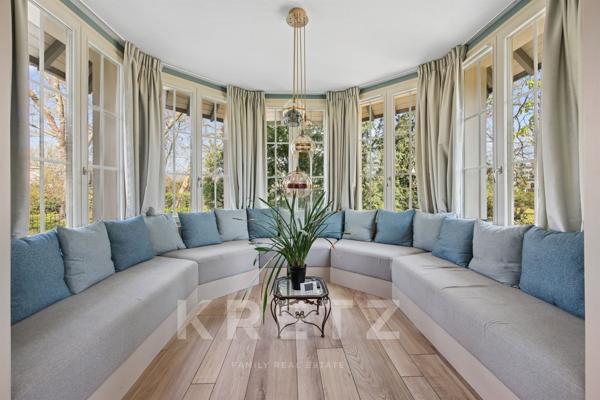 Propriété anglo-normande d’exception avec parc de 3 200 m² et vue lac