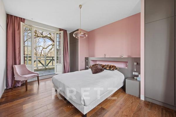 Propriété anglo-normande d’exception avec parc de 3 200 m² et vue lac