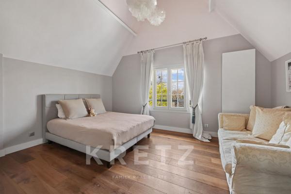 Propriété anglo-normande d’exception avec parc de 3 200 m² et vue lac