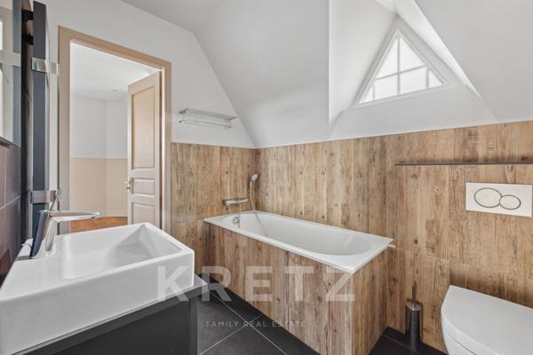 Propriété anglo-normande d’exception avec parc de 3 200 m² et vue lac