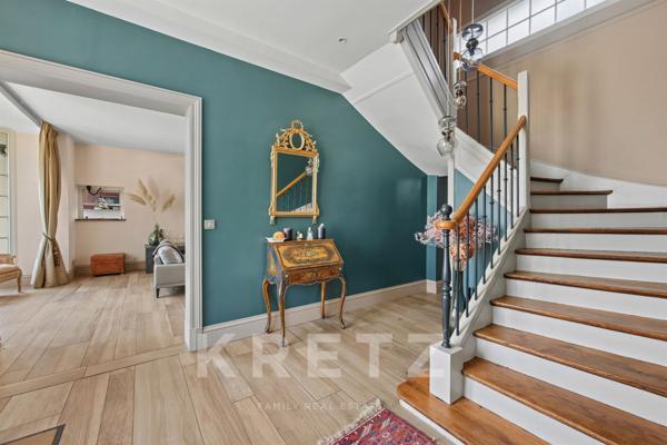 Propriété anglo-normande d’exception avec parc de 3 200 m² et vue lac