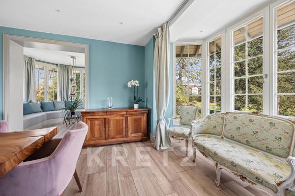 Propriété anglo-normande d’exception avec parc de 3 200 m² et vue lac