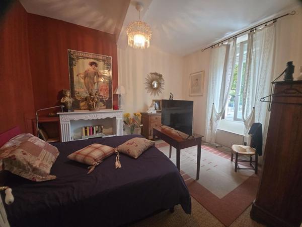 LEZIGNAN , MAISON DE VILLE PLUS 3 LOCAUX LOUES