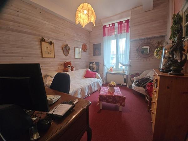 LEZIGNAN , MAISON DE VILLE PLUS 3 LOCAUX LOUES