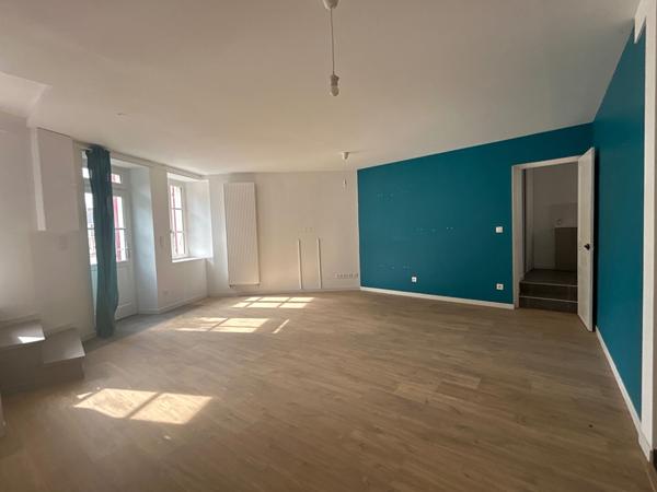 Ravissante maison de village en plein coeur de Givry de 100 m² avec combles aménageables