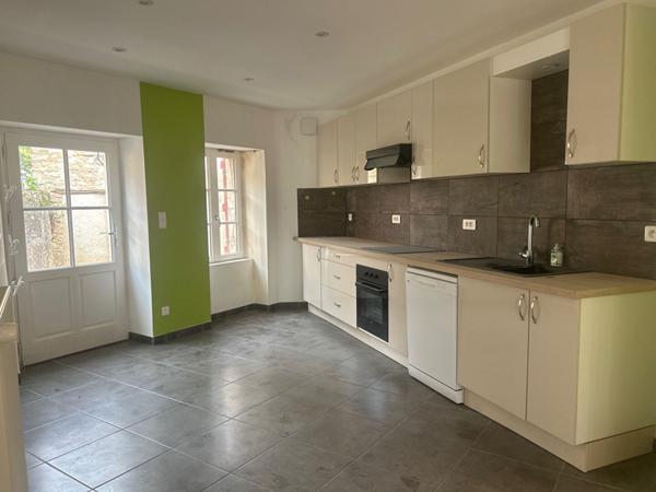 Ravissante maison de village en plein coeur de Givry de 100 m² avec combles aménageables