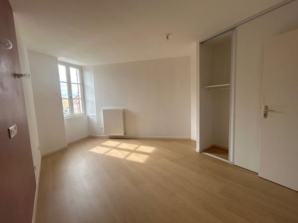 Ravissante maison de village en plein coeur de Givry de 100 m² avec combles aménageables