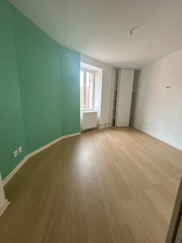 Ravissante maison de village en plein coeur de Givry de 100 m² avec combles aménageables