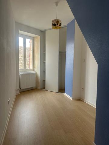 Ravissante maison de village en plein coeur de Givry de 100 m² avec combles aménageables