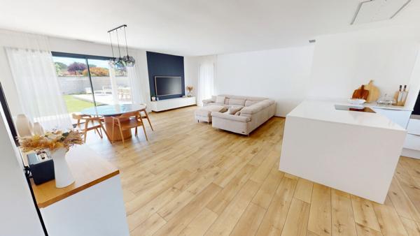 Maison Aussonne 4 pièce(s) 130 m² de plain pied sur 800 m² de terrain avec piscine.