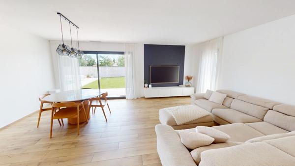 Maison Aussonne 4 pièce(s) 130 m² de plain pied sur 800 m² de terrain avec piscine.