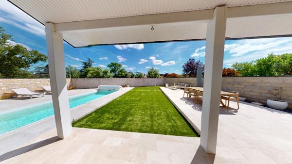 Maison Aussonne 4 pièce(s) 130 m² de plain pied sur 800 m² de terrain avec piscine.
