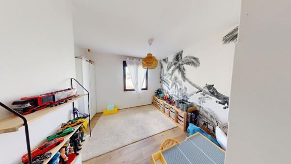 Maison Aussonne 4 pièce(s) 130 m² de plain pied sur 800 m² de terrain avec piscine.