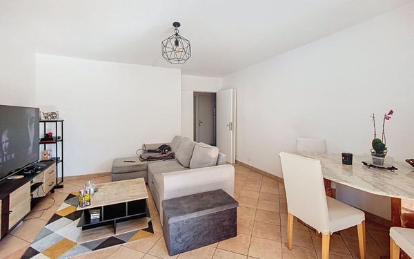 Appartement à vendre    3 pièces • 62,61 m2 Montigny-le-Bretonneux