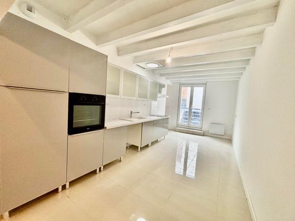 Maison avec extérieur - BUDING