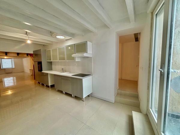 Maison avec extérieur - BUDING