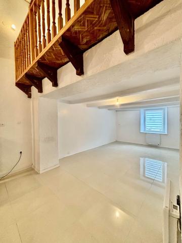 Maison avec extérieur - BUDING