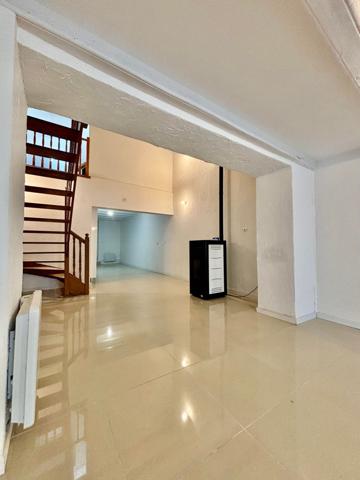 Maison avec extérieur - BUDING