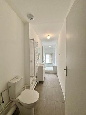 Maison avec extérieur - BUDING