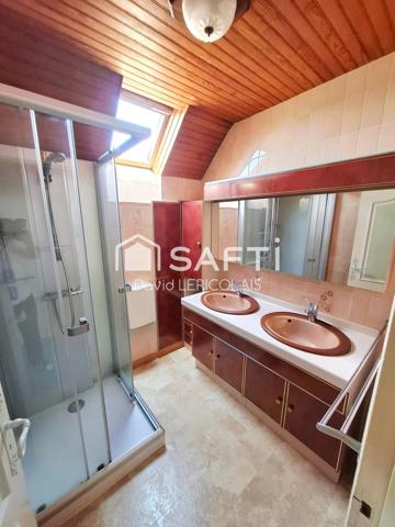 GRANDE MAISON AVEC SOUS SOL INTEGRAL ET HANGAR