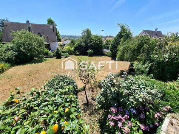 GRANDE MAISON AVEC SOUS SOL INTEGRAL ET HANGAR