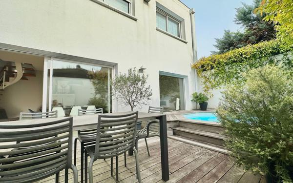 Maison à vendre    5 pièces • 135 m2 Le Bouscat
