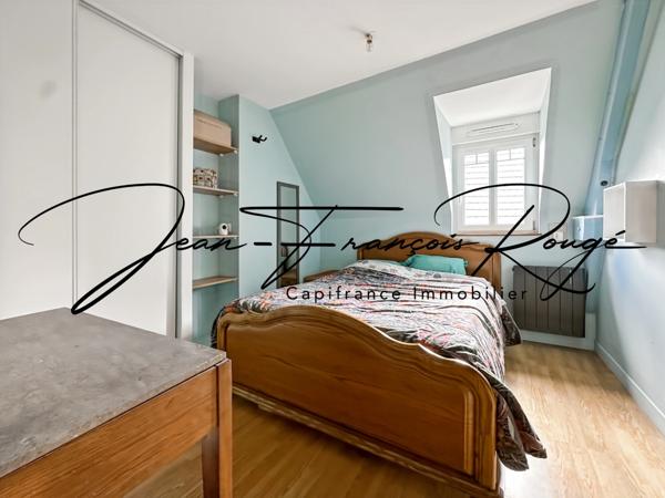 A 5 kilomètres du centre de Saint-Lô, maison de 2004 avec vie de plain-pied et cinq chambres !!!