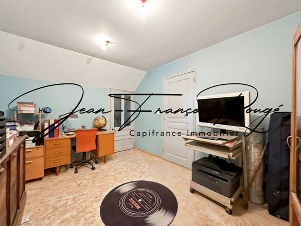 A 5 kilomètres du centre de Saint-Lô, maison de 2004 avec vie de plain-pied et cinq chambres !!!