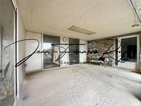 A 5 kilomètres du centre de Saint-Lô, maison de 2004 avec vie de plain-pied et cinq chambres !!!