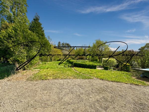 A 5 kilomètres du centre de Saint-Lô, maison de 2004 avec vie de plain-pied et cinq chambres !!!