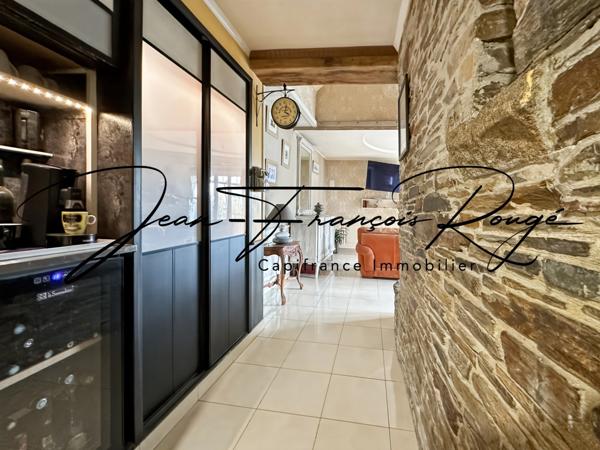 A 5 kilomètres du centre de Saint-Lô, maison de 2004 avec vie de plain-pied et cinq chambres !!!