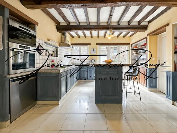 A 5 kilomètres du centre de Saint-Lô, maison de 2004 avec vie de plain-pied et cinq chambres !!!