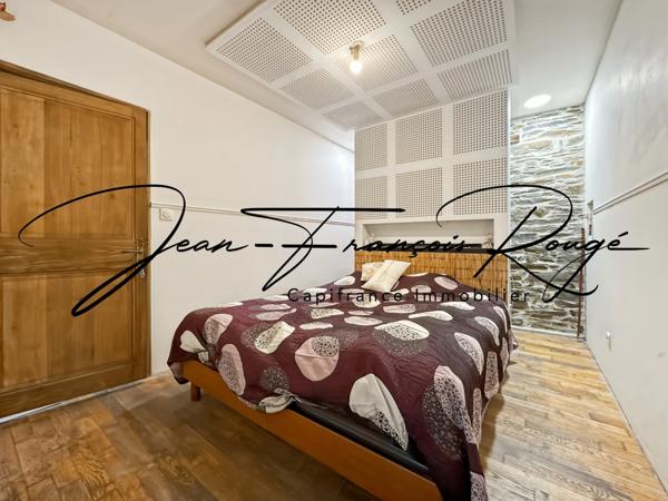 A 5 kilomètres du centre de Saint-Lô, maison de 2004 avec vie de plain-pied et cinq chambres !!!