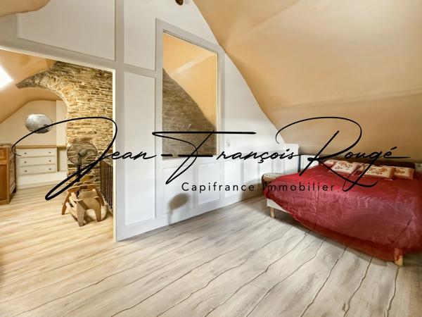 A 5 kilomètres du centre de Saint-Lô, maison de 2004 avec vie de plain-pied et cinq chambres !!!