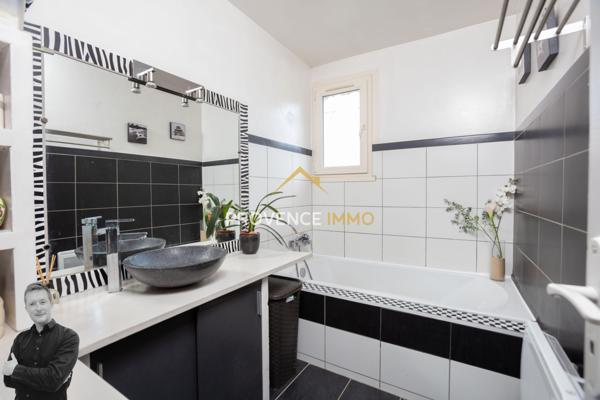 Salon-de-Provence (13300) Maison familiale de 129 m2 - 5 chambres, garage et piscine