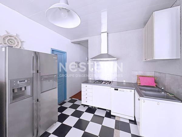 Spacieux appartement 8 pièces de 149.05 m2 (165 m² hab) avec terrasse jardin à flan de falaise à Fleury d'Aude Saint-Pierre-La-Mer