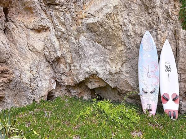 Spacieux appartement 8 pièces de 149.05 m2 (165 m² hab) avec terrasse jardin à flan de falaise à Fleury d'Aude Saint-Pierre-La-Mer