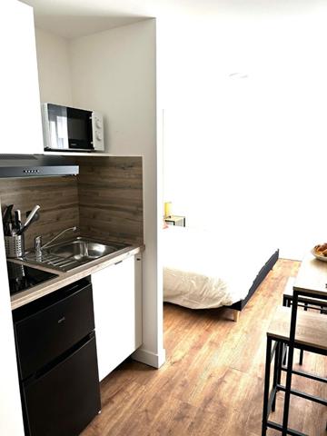 A LOUER TRES BEAU STUDIO MEUBLE NEUF EN PLEIN CENTRE VILLE ST QUENTIN 02100