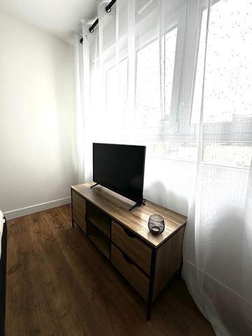 A LOUER TRES BEAU STUDIO MEUBLE NEUF EN PLEIN CENTRE VILLE ST QUENTIN 02100