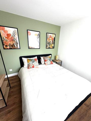 A LOUER TRES BEAU STUDIO MEUBLE NEUF EN PLEIN CENTRE VILLE ST QUENTIN 02100