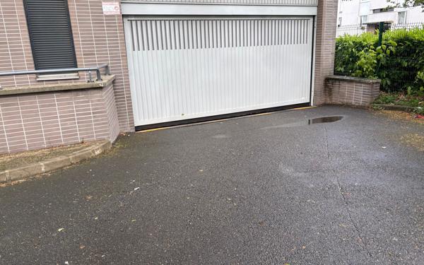 Stationnement à louer