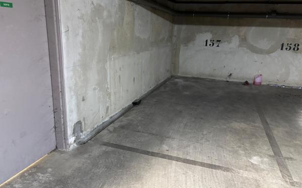 Stationnement à louer