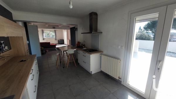 Maison 6 pièces de 160 m² à Beauvoisin (30640)
