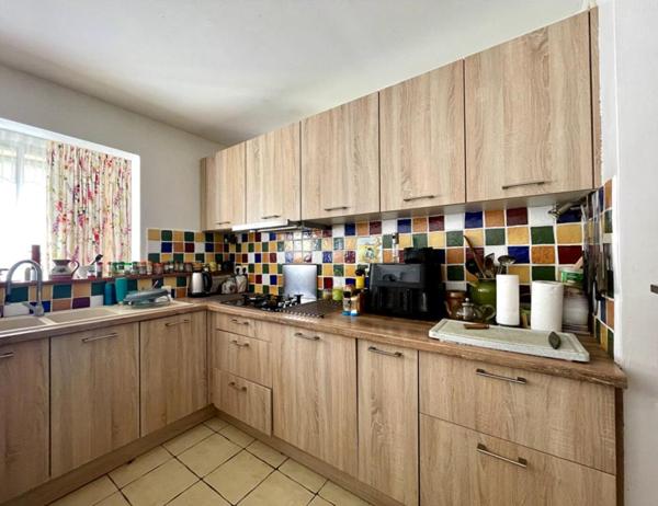 Appartement traversant T4  de 95m2, garage double et cave - Centre-ville - Hyères