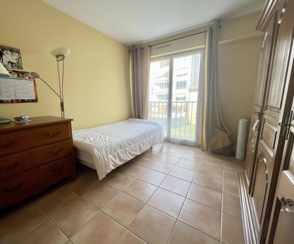 Appartement traversant T4  de 95m2, garage double et cave - Centre-ville - Hyères