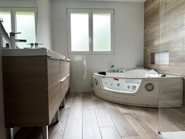 ONCOURT - MAISON 7 pièces 175 m2 avec grand hangar