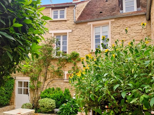 Maison Mezy Sur Seine, 250 m² habitables, parcelle 830 m² , dépendance 50 m²