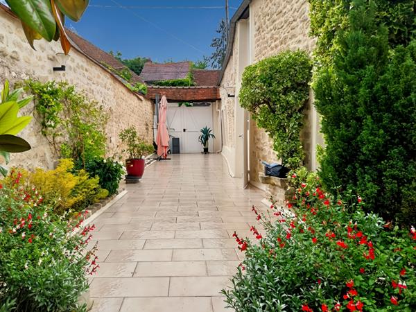 Maison Mezy Sur Seine, 250 m² habitables, parcelle 830 m² , dépendance 50 m²