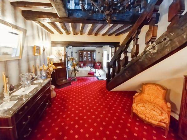 Maison Mezy Sur Seine, 250 m² habitables, parcelle 830 m² , dépendance 50 m²