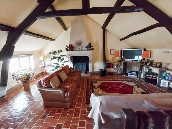 Maison Mezy Sur Seine, 250 m² habitables, parcelle 830 m² , dépendance 50 m²